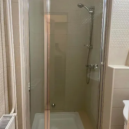 Adam Apartman