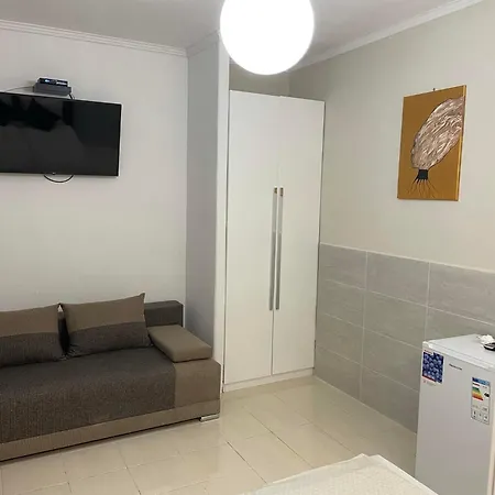 Adam Apartman *